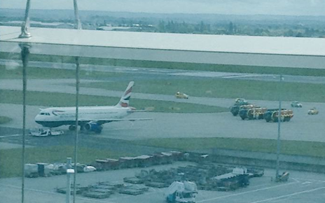 airlivenet's tweet photo. UPDATE EMERGENCY #BA343 was followed by fire engines after landing at Heathrow (@workhead1) http://t.co/VUcjNPobRa http://t.co/dsVQZ8dUUg