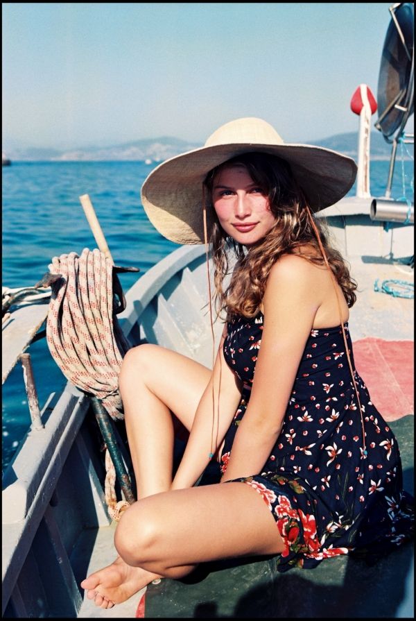 CastaPassion's tweet photo. #LaetitiaCasta http://t.co/9NozUWGyHH