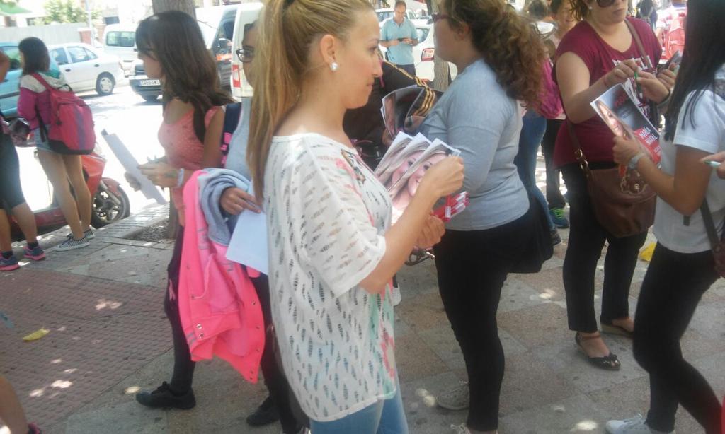 CepJSACadiz's tweet photo. @JSAChipiona explica sus propuestas y las de @marianaval2015 para los jóvenes de #Chipiona #VotaPSOE #VotaMaríaNaval http://t.co/SFo1cc0faK