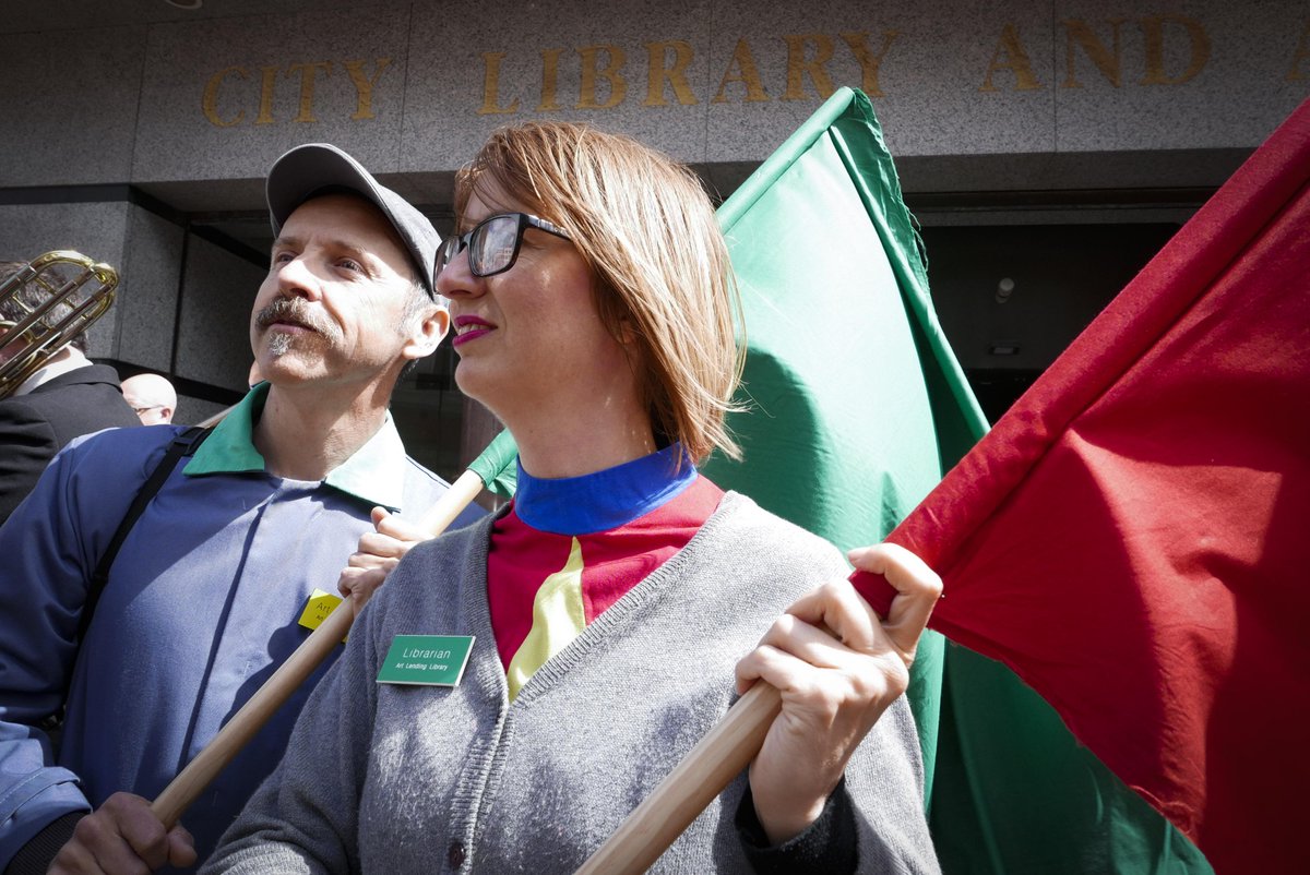 markpinderphoto's tweet photo. @WalkerBromwich Art Lending Library parade in Sunderland last Saturday. @Artyoucanborrow @NGCAsunderland http://t.co/uA9tQH2WEb