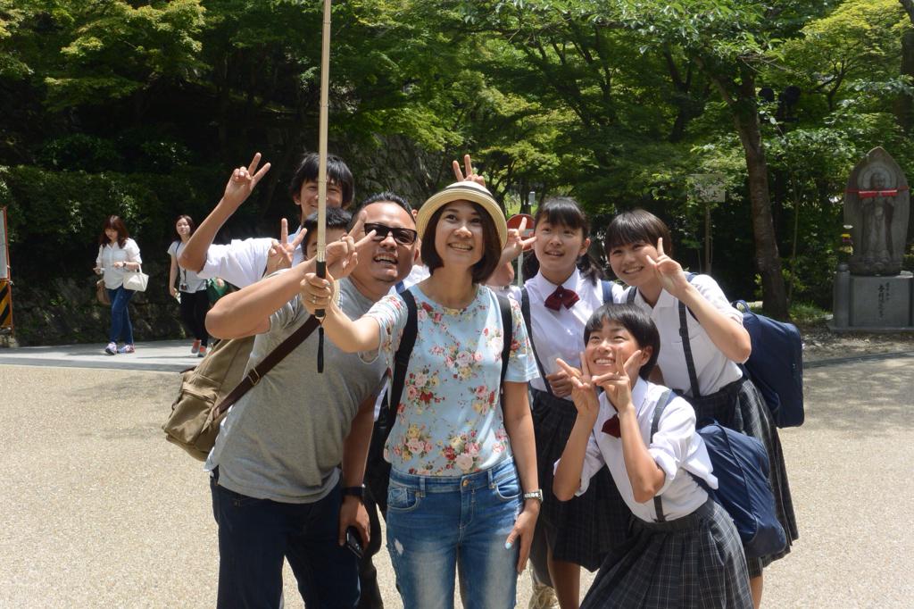 kainbellini's tweet photo. @Kain_Bellini  #bellinijapantour ... oshin2x juga diajak ber-selfie ria... http://t.co/i3e80jQixw