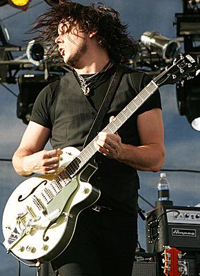 ItsJamAvenue's tweet photo. It's a #JamOff between two of the greatest to play a guitar. FAV for Jack White, RT for Jimmy Page. http://t.co/vnl8dGg4k2
