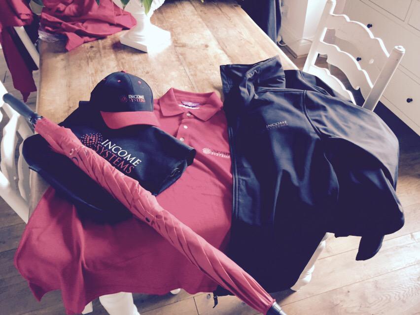 SmarterPayUK's tweet image. #team uniform just arrived for #SalesforceTour London!
We'll all be on parade in Red &amp;amp; Black.
