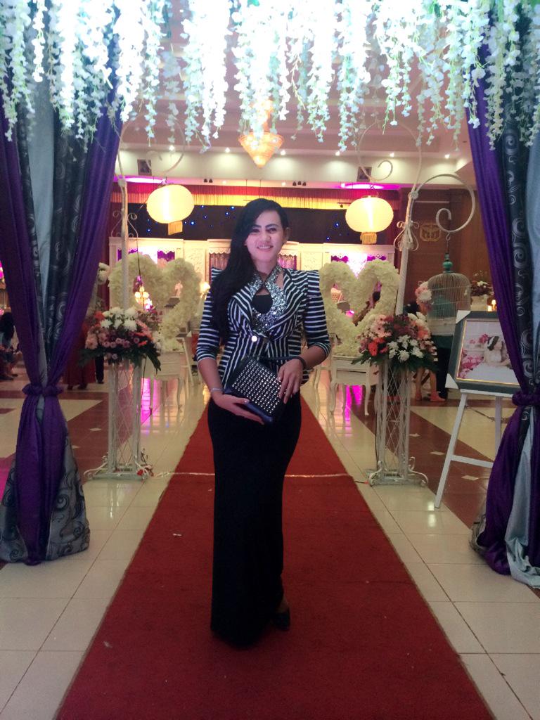 vickaferdian's tweet photo. Kak sean wedding http://t.co/RQiQS8xq2O