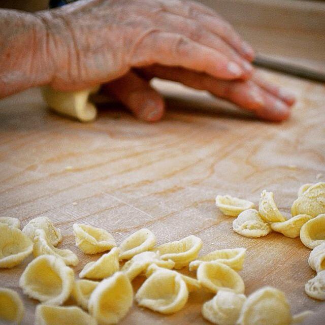 CostadeiTrulli's tweet photo. Sapori Unici Pugliesi...🔝 #vieniamangiareinpuglia #tradizioni #orecchiette #cucinapugliese #costadeitrulli #puglia http://t.co/62zWtBerxq