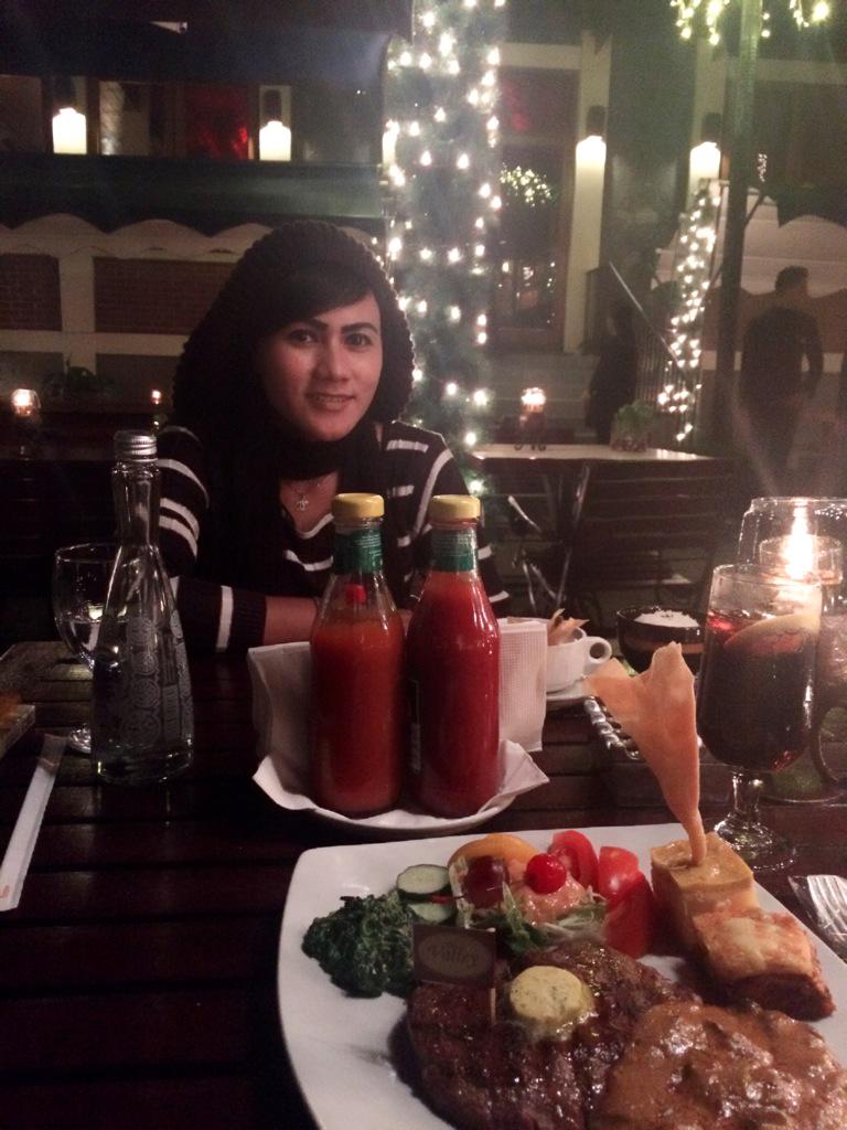 vickaferdian's tweet photo. Thanks for candle light dinner @ve_eq #romance http://t.co/4SeFt0IGSu