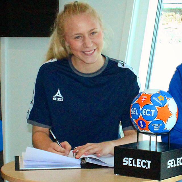 stabakelite's tweet photo. Julia Vangen har signert en 2 års kontrakt med Stabæk! Velkommen Julia :-) #stabækhåndball http://t.co/dPHuBTLR4g