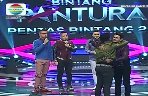 Indosiar's tweet photo. Makasih ya bang @DA2_BENIQNO udah bantuin mak'e @showimah di #BintangPantura http://t.co/yhXt9DmW1k