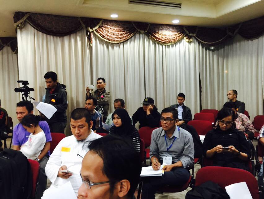 KotaKalibata's tweet photo. Warga menyimak pidato sambutan Ketua @InfoKappri #SukseskanP3SRSwarga http://t.co/Oi0K0ZZoxb