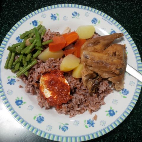 tansheshe's tweet photo. Nasi merah + Walet ヽ(´▽｀) ノ http://t.co/aXjhuPYp1h