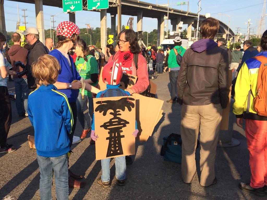 AdventureCkr's tweet image. All ages gathering for #YouShellNotPass protest #seattle Harbor Island Terminal 5 #LiveonKOMO