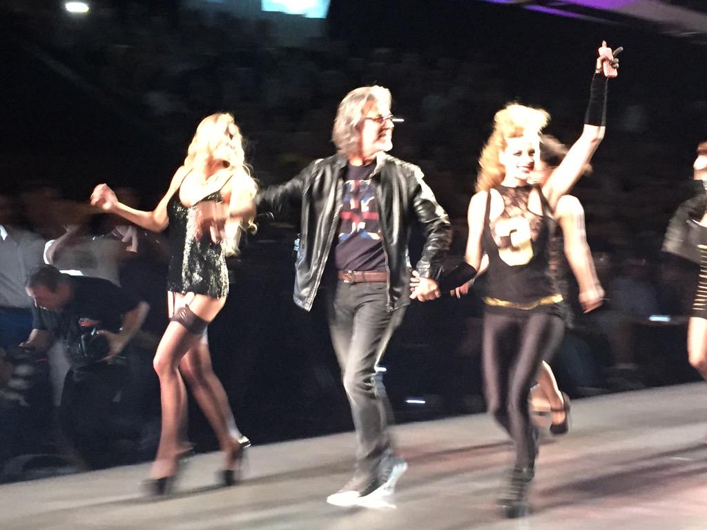 LaLarralde's tweet photo. Gran show de mi peluquero favorito @albertocerdanaC ,tributo a Bigas Luna en la #trainingexperience de @loreal_es 💋 http://t.co/XBjBArMt8h