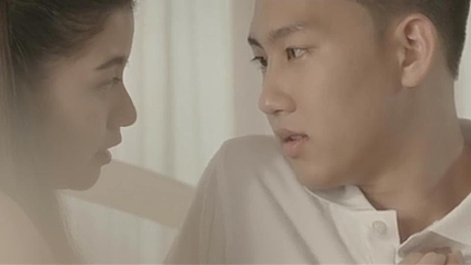 zurr0714's tweet photo. โอ้ยยยยยย เอมจะทำอะไร สายตาดูเคลิ้มไปไหนโน่...แม่ใจบ่ดี #lovesickseason2 #lovesickthereality http://t.co/358aHTUxSv
