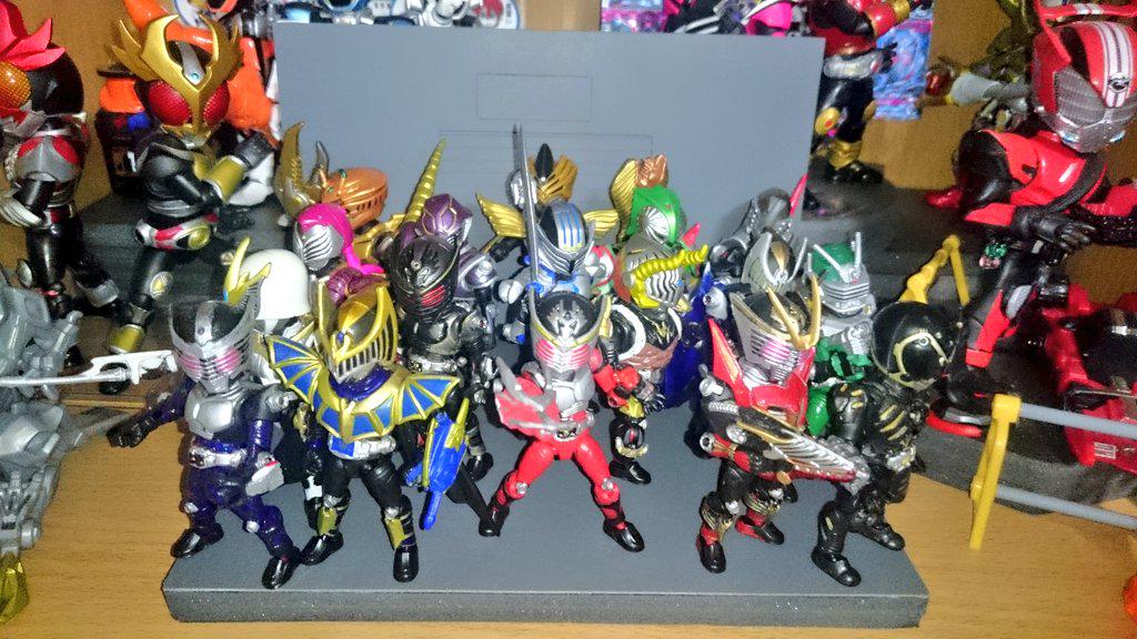 げんsanは推しが好き ゴチャゴチャしてますが 66龍騎改造 １３ライダーズが勢揃いしました １３体のはずが 最終的に１７体になっていました そのうち個別であげようかな ニチアサフィギュア改造部 66アクション改造部 Http T Co Fszn9hjm64