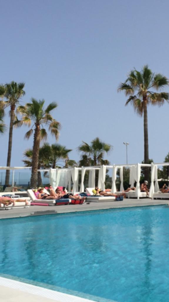 thesuzziq's tweet photo. #HomeFromHoliday #ItsMonday #ItsRaining #MissingThisAlready http://t.co/WIniADixbH