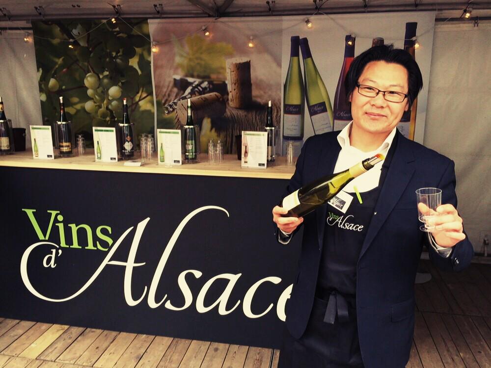 Smaakexperience's tweet photo. @LibelleZomerwk is gestart! Veel enthousiaste dames én zomerse wijnen, santé! http://t.co/CEKkLUBglf #DrinkAlsace http://t.co/1LO75fKVmq