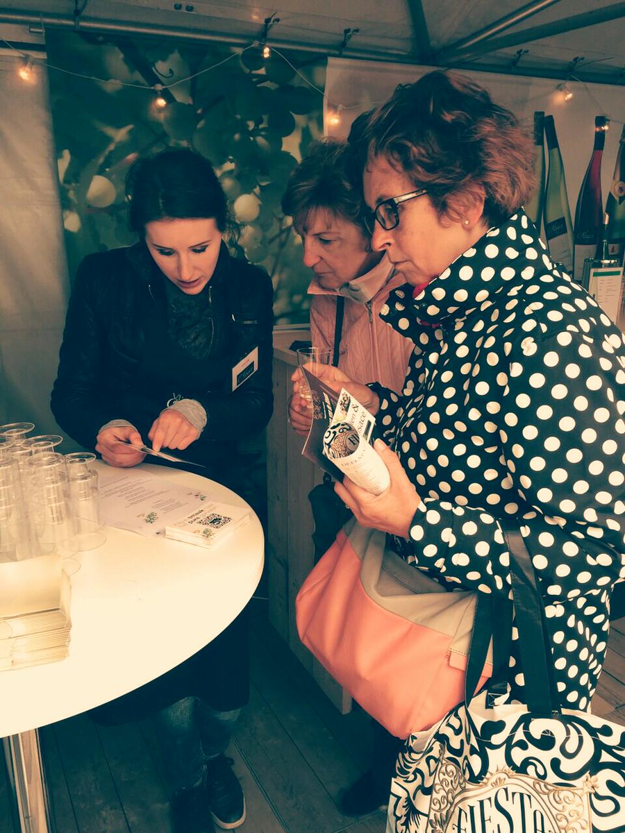 Smaakexperience's tweet photo. @LibelleZomerwk is gestart! Veel enthousiaste dames én zomerse wijnen, santé! http://t.co/CEKkLUBglf #DrinkAlsace http://t.co/1LO75fKVmq
