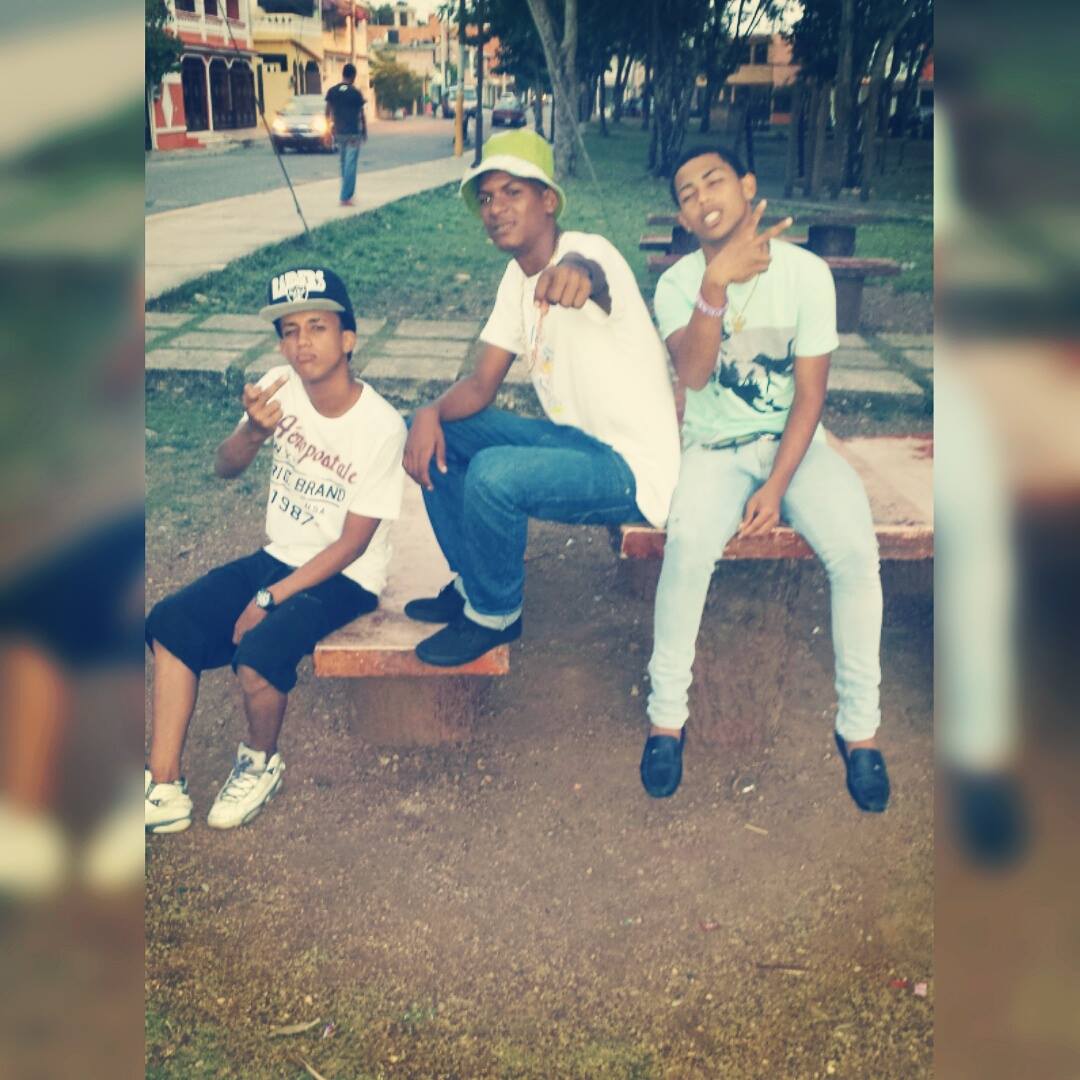 KaliPaulino_'s tweet photo. Abre Ese Tbt. 😍😎😗💨🔫🚬

Lo Tiqer. http://t.co/eRHNuJpy3Z