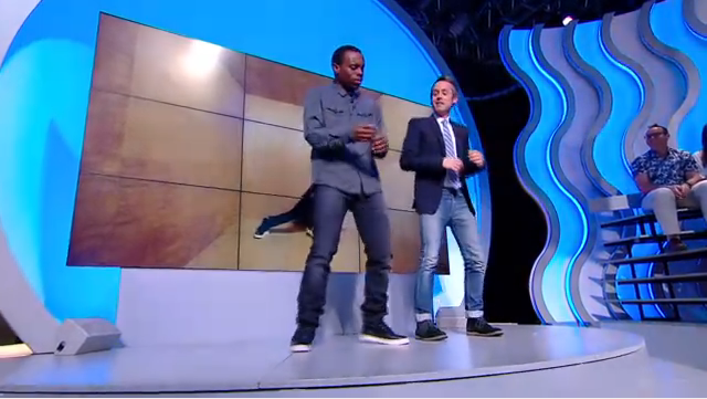 LPJofficiel's tweet photo. [À REVOIR]
D'habitude, il fait danser Madonna, mais ce soir Lil Buck a fait danser Yann !
▶http://t.co/6EOVIem8sJ http://t.co/a7BKQpJiP3