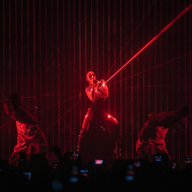 revolttv's tweet image. .@FKAtwigs performed at @TheBKLYNHangar last night for @RBMA #RBMANYC 

📷 by @thesupermaniak 

REVOLT.tv