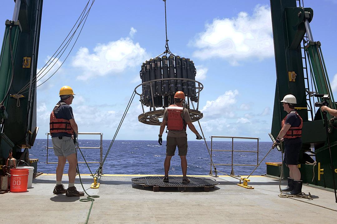 xprize's tweet image. Our teams are far out at sea testing their pH sensors for the WSOH @xprize and sending back some amazing photos!