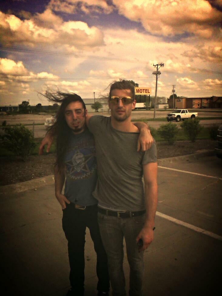 VelvetBlackBand's tweet photo. In Iowa, almost halfway to L.A. for a lil briefing before the tour starts #GuiltyAsSinTour #RoadTrips @OldJamesBand http://t.co/np7Laj1FNX