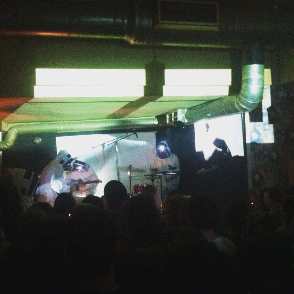 pocoloco50's tweet photo. Happened yesterday @ The Residents Bar http://t.co/am7nDRI8cO