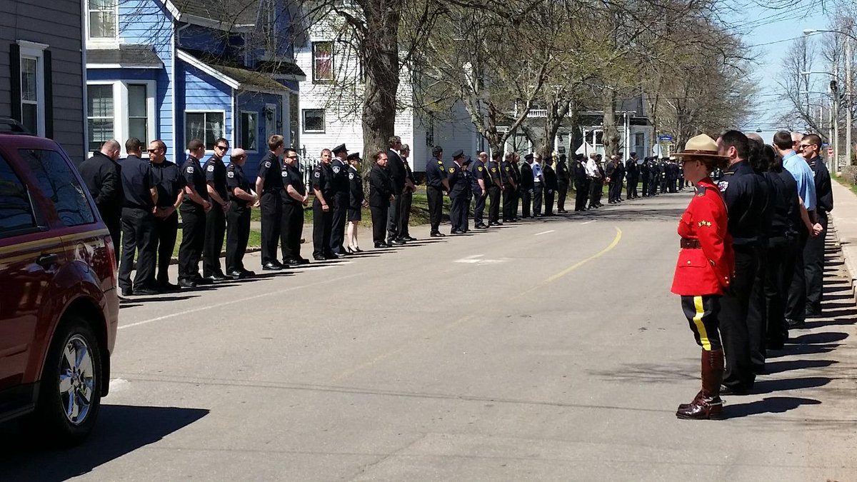 LauraMeader's tweet photo. #pei paramedics, police &amp; volunteer fire fighters line the street in S'side to honour Miscouche Captain Mike Gallant. http://t.co/98qNtlaM3I