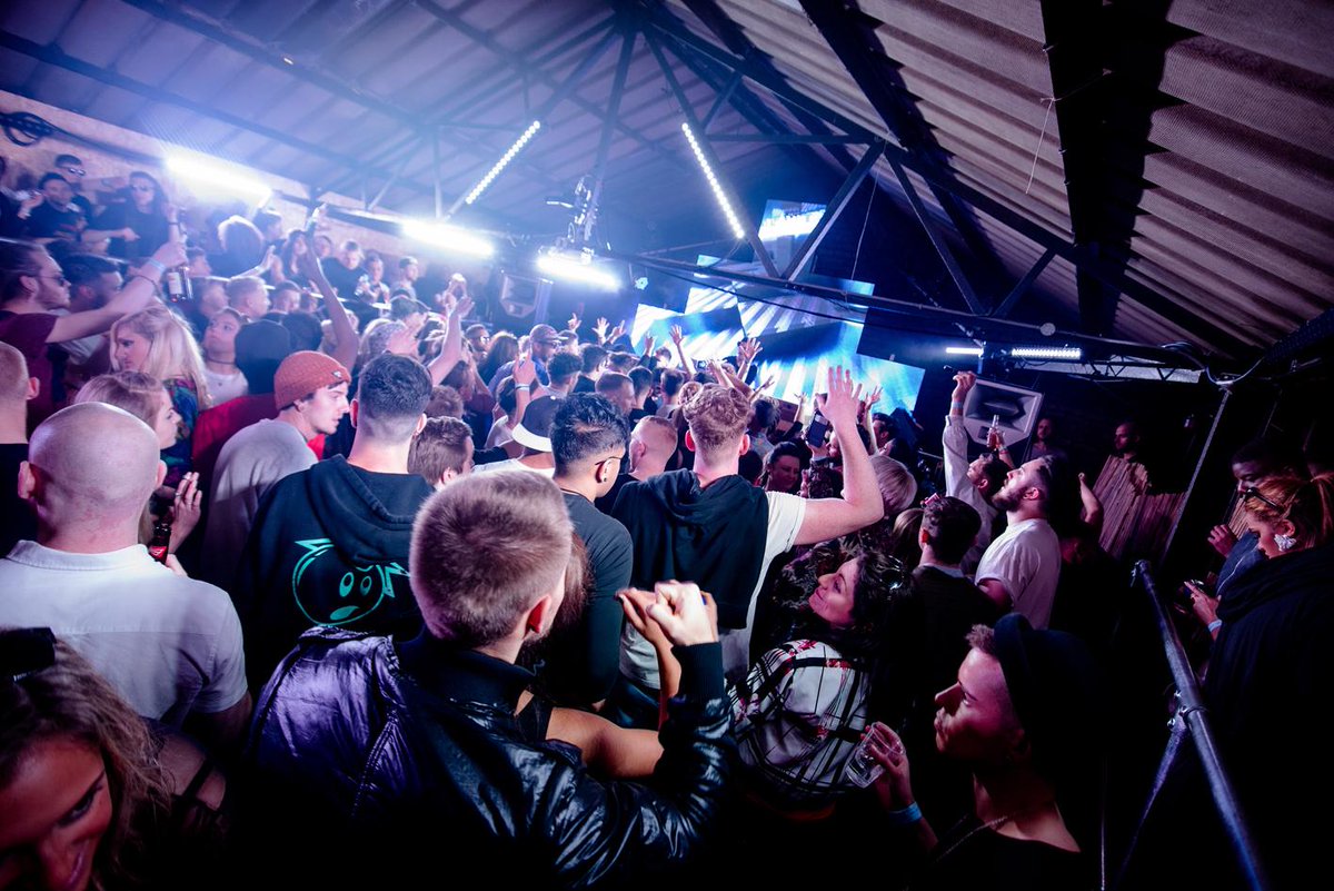 GLASparty's tweet photo. 6 days to go..... 🙌 Tickets here: http://t.co/vMddyDsPF7 http://t.co/aB8A7gnpWT