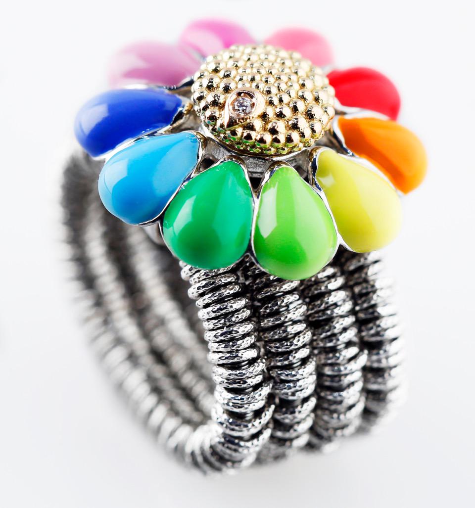 Margherita elastic ring: you can have an entire rainbow in your hands... and make it spin, if you like!