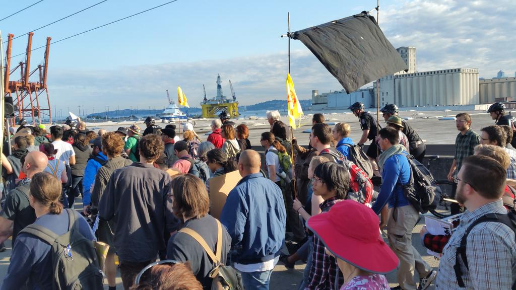 DeSmog's tweet image. #ShellNo nonviolent protest this morning in Seattle #YouShellNotPass