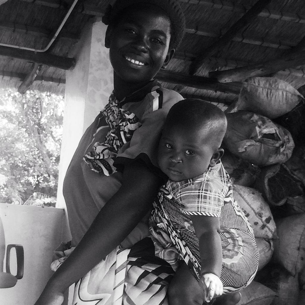 becjlee's tweet photo. Mayi ndi khanda #mumandbaby #malawi #Tickbird http://t.co/vzrTlhd001