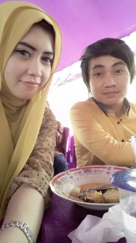Alisya_Syafiira's tweet photo. Waktu resepsi nya keluarga zecky ({}) http://t.co/ztkAvIDLQS