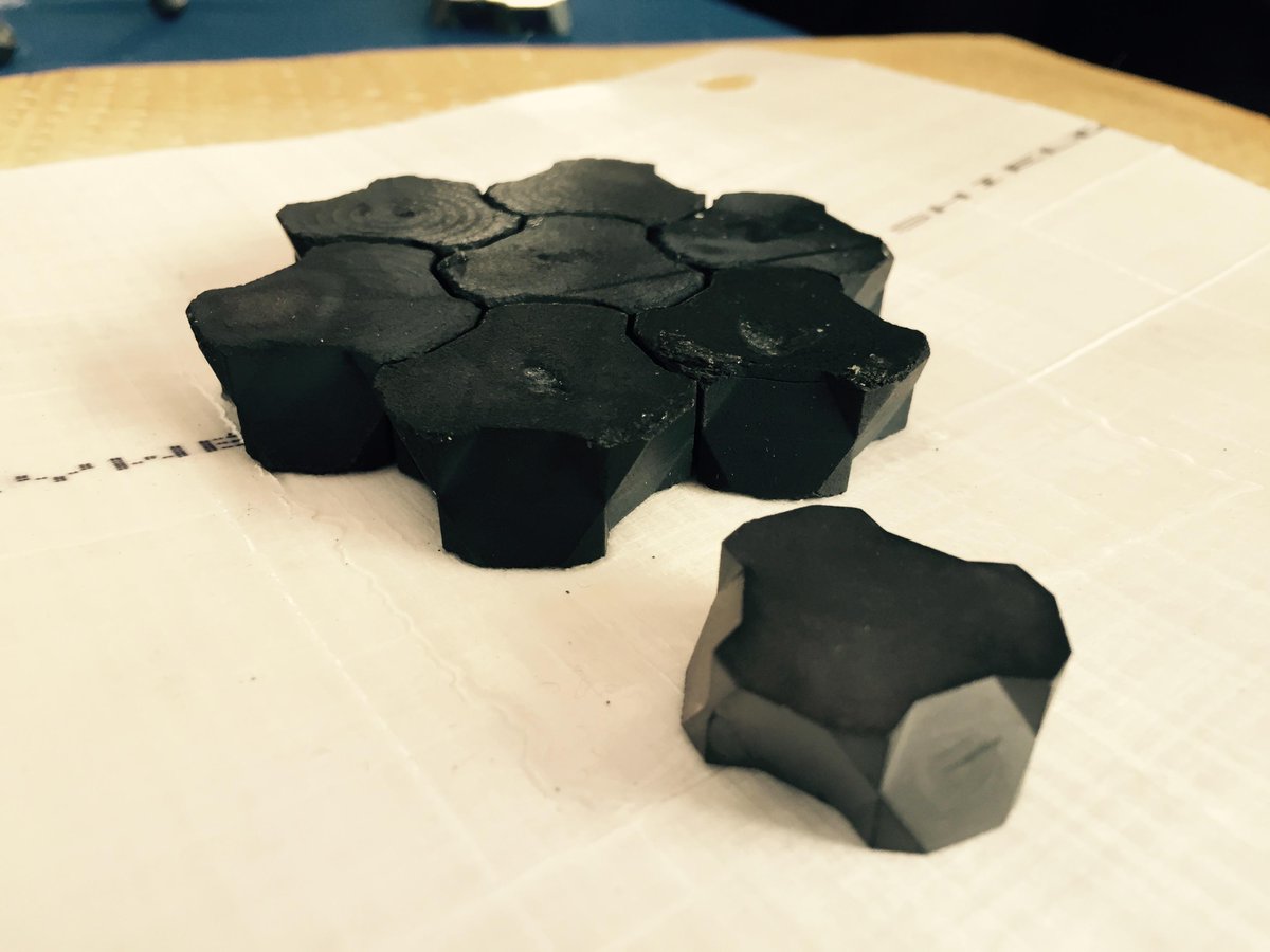 USNRL's tweet photo. @USNRL's self-sealing body armor--and healing brownies--in the news!! #DoDLabDay #USNavy @DCExaminer http://t.co/nm4XCPn14V