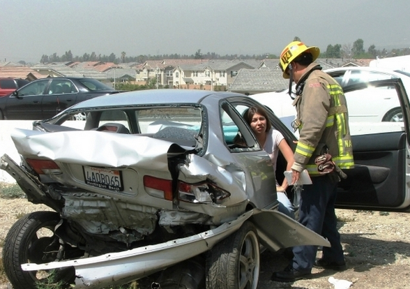 ConductorNovato's tweet photo. — Vale, entonces usted dice que fue a aparcar y dio un poquito al de atrás ¿no?

— Así es señor bombero.

— Entiendo. http://t.co/vEkdMIYNUU