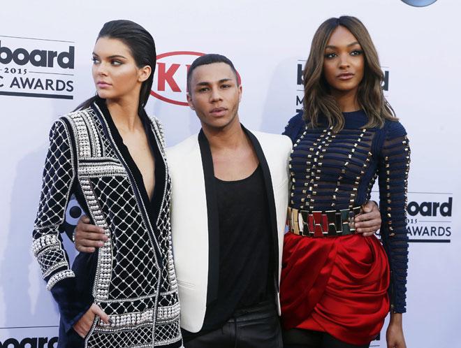 Cosmopolitan_es's tweet photo. Ya es oficial, @Balmain anuncia colaboración con @hmespana:  http://t.co/CieXBsWVLF  #HMBALMAINATION http://t.co/12Ii9hmxIl