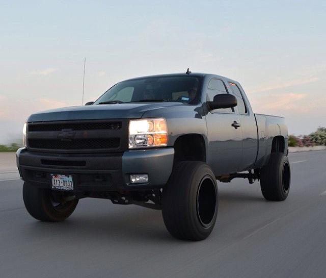 _LiftedTrucks_'s tweet photo. #Chevy http://t.co/UVzpFnvQjs