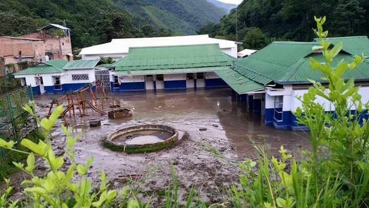 CaracolRadio's tweet photo. En fotos: Salgar (Antioquia) amanece en emergencia tras avalancha http://t.co/j18aJSQ5YY Foto: @FuerzaAereaCol http://t.co/4F6be95c9E