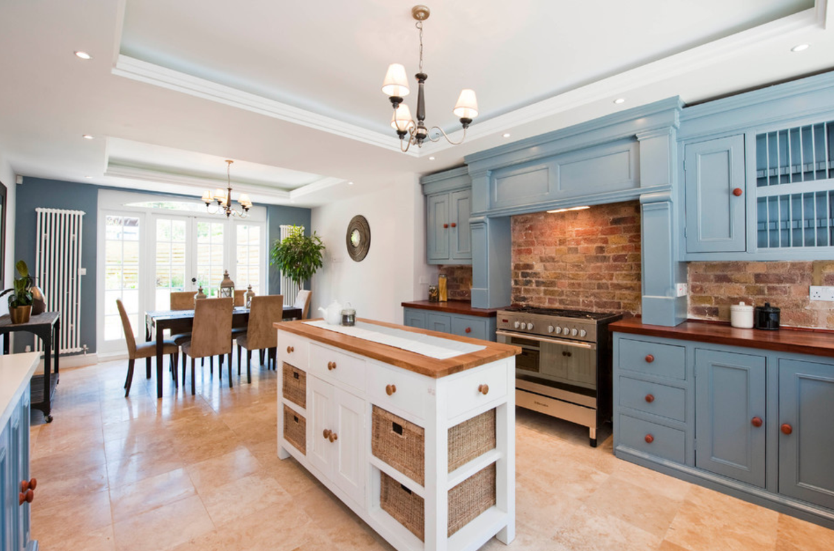 Awesome choice of colors in Victorian inspired kitchen
