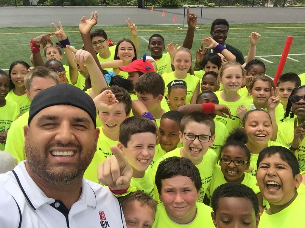 Anthony_Becht's tweet photo. Great to support Anti-Bullying Day w/ @UDPolice at @Bonner_Prendie 250 kids from #Bernies #StDots #HolyCross #Andrews http://t.co/MPiDZN1OaL