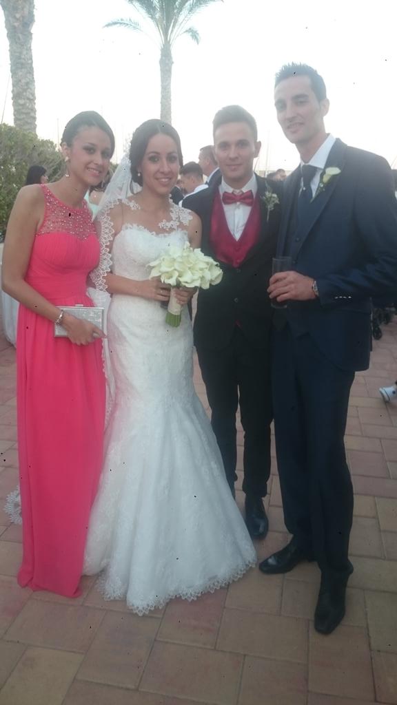 JC_Browm's tweet photo. Boda de mi hermanito y mi cuñada con @Vanef92 http://t.co/X5z1DZCrny