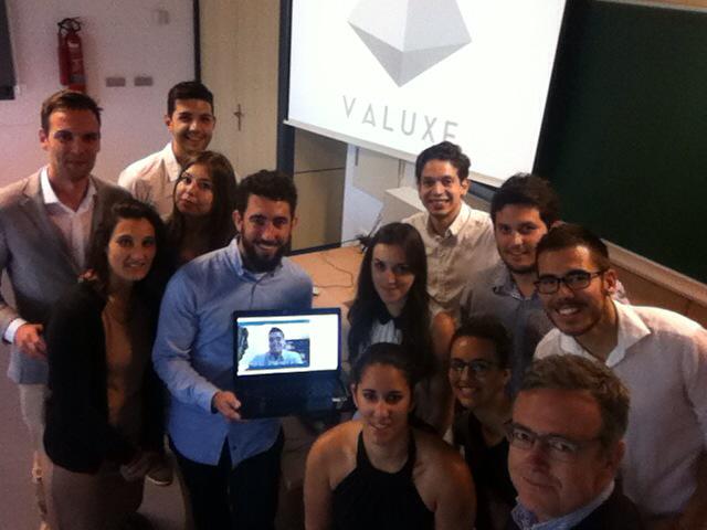 Edificacion_UPV's tweet photo. Excelente presentación y puesta en escena para el final de la asignatura Promoción Inmobiliara. GRACIAS!!! #VALUXE http://t.co/7No3np7tlX