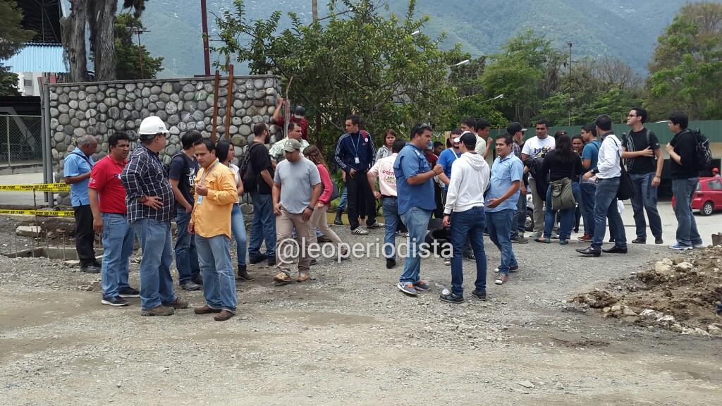 leoperiodista's tweet image. Dirigentes FCU-ULA rechazan esta acción de encapuchados ..#ULA