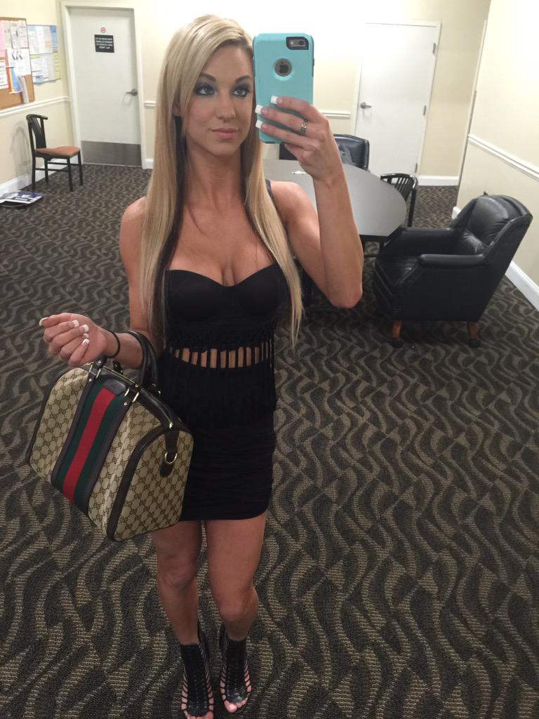chloedavisx3's tweet photo. Sometimes I wear clothes http://t.co/3fANKdoObM