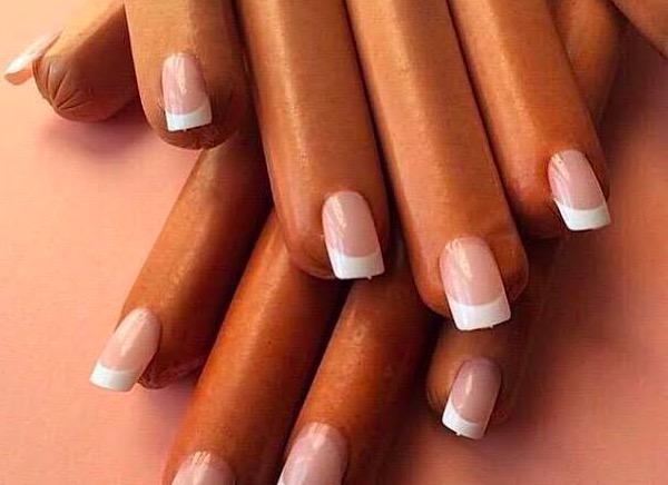 BrookeAt_meNow's tweet photo. #LT Allie and these hot dogs both get there nails at CVS http://t.co/nnoxmkNpM1