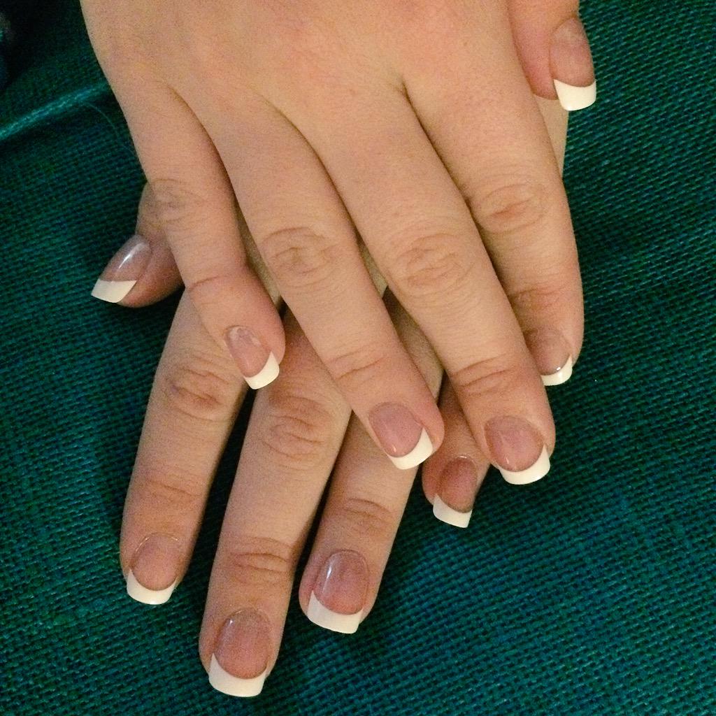 BrookeAt_meNow's tweet photo. #LT Allie and these hot dogs both get there nails at CVS http://t.co/nnoxmkNpM1