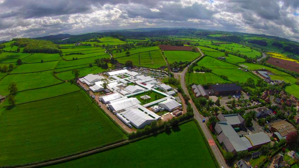 hayfestival's tweet photo. from @TheWyeSkyEye - 

This land is your land. 

And the grass really is greener here 

xx http://t.co/2YavlFwTld