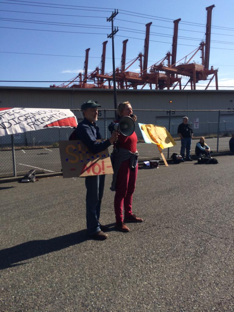 DanEnviroCannon's tweet image. Anne Rolfes frm Louisiana "we can and will dismantle the oil industry" @BP_America @Shell #ShellNo #YouShellNotPass