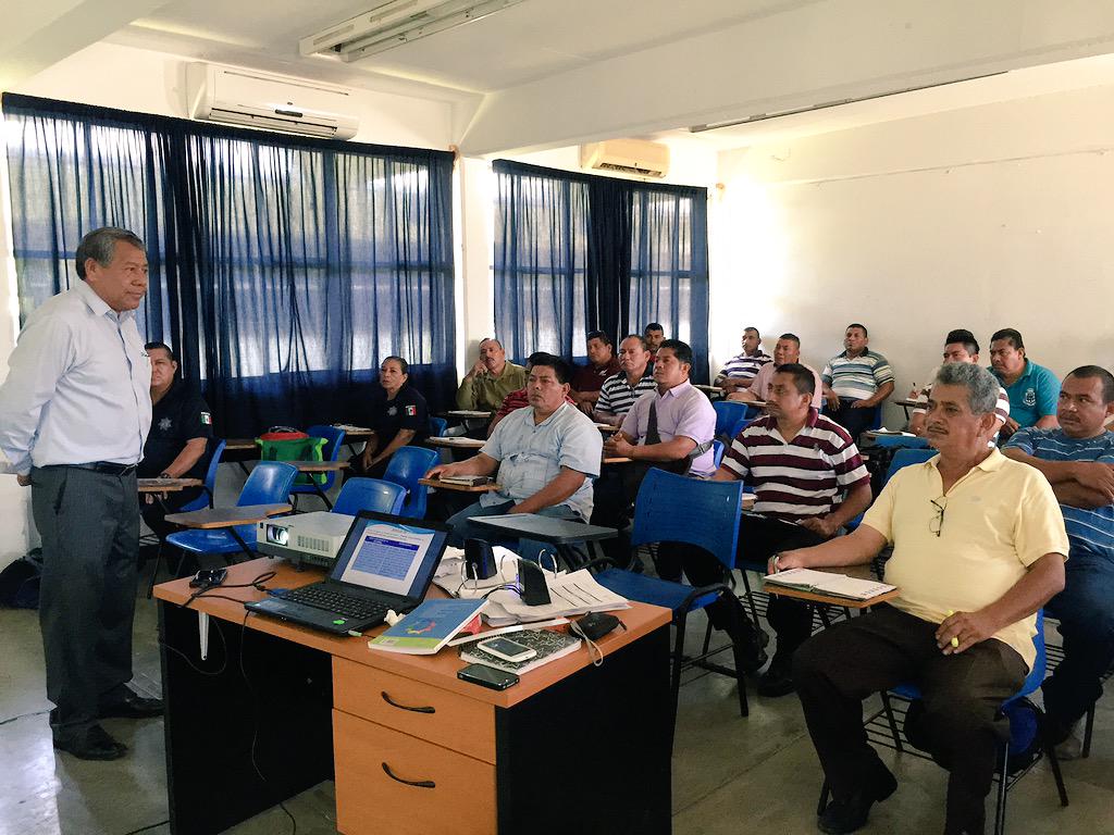 Esta mañana Taller #SistemaPenalAcusatorio por Academia Regional de Occidente #PolicíaEstatalTab  @AudomaroZapata