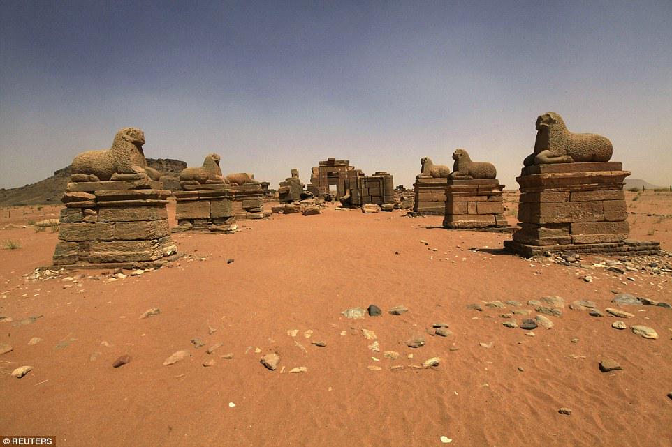 whencyclopedia's tweet photo. #Meroë in #Sudan, the #WorldHeritage Site that remains in Egypt's shadow http://t.co/q4XjEznTKJ via @travelmail http://t.co/m8G9I04lFi